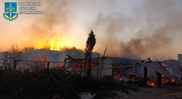 Россияне ударили УАБом по селу на Харьковщине: горели дома, повреждена почта, двое раненых Россияне ударили УАБом по селу на Харьковщине: горели дома, повреждена почта, двое раненых