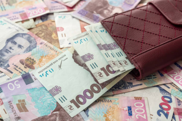 Курс валют на вечер 15 апреля: гривна выросла на межбанке
Курс валют на вечер 15 апреля: гривна выросла на межбанке