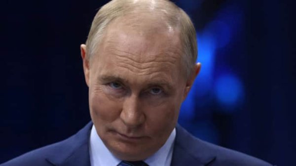 В Кремле заявили, что Путин не приказывал продлевать так называемое "перемирие" В Кремле заявили, что Путин не приказывал продлевать так называемое "перемирие"