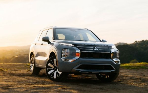 Через рішення Трампа: Mitsubishi зупинила експорт автомобілів до США
Через рішення Трампа: Mitsubishi зупинила експорт автомобілів до США