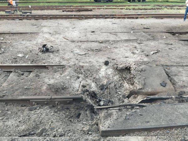 Полум’я, руїни, дзвінки з-під завалів. Що відомо про наслідки удару РФ по Україні
Полум’я, руїни, дзвінки з-під завалів. Що відомо про наслідки удару РФ по Україні
