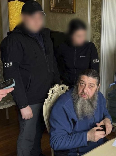 СБУ проводить обшук у канцелярії Київської Митрополії УПЦ МП
СБУ проводить обшук у канцелярії Київської Митрополії УПЦ МП