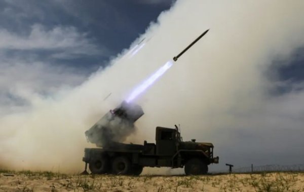 Росія вперше "засвітила" на відео північнокорейський аналог "Урагану"
Росія вперше "засвітила" на відео північнокорейський аналог "Урагану"