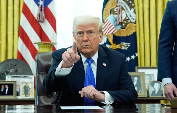 Митний удар Трампа: нокдаун для світової економіки чи постріл у ногу США? Митний удар Трампа: нокдаун для світової економіки чи постріл у ногу США?
