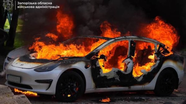 Россияне ударили по Запорожью: повреждена многоэтажка, погибла женщина, есть раненые Россияне ударили по Запорожью: повреждена многоэтажка, погибла женщина, есть раненые