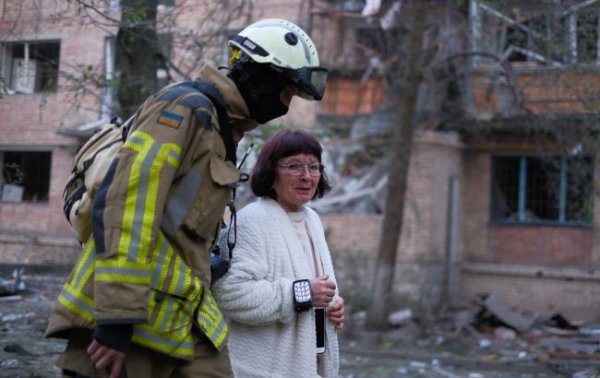 Полум’я, руїни, дзвінки з-під завалів. Що відомо про наслідки удару РФ по Україні
Полум’я, руїни, дзвінки з-під завалів. Що відомо про наслідки удару РФ по Україні