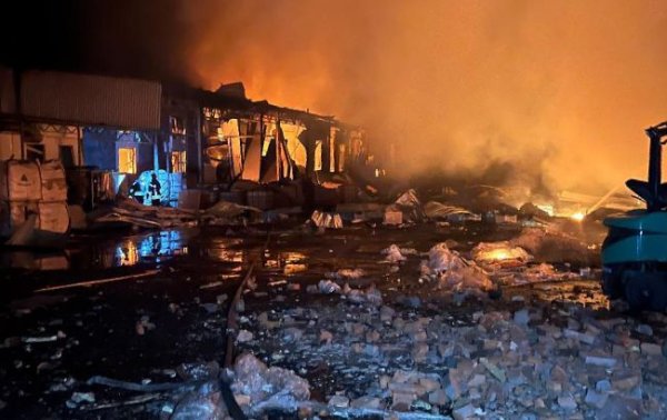 Вісім "Шахедів" вдарили по Сумах, з'явилися кадри наслідків
Вісім "Шахедів" вдарили по Сумах, з'явилися кадри наслідків