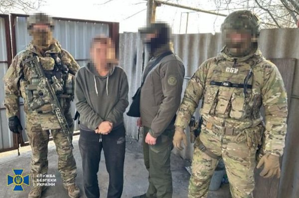 Мешканка Дніпра за завданням росіян стежила за потягами ЗСУ через "відеопастку" у шпаківні
Мешканка Дніпра за завданням росіян стежила за потягами ЗСУ через "відеопастку" у шпаківні