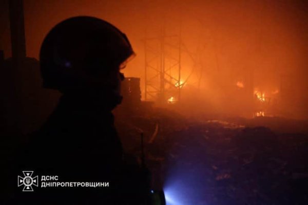 Количество пострадавших в Днепре возросло до 9, масштабный пожар уже потушили