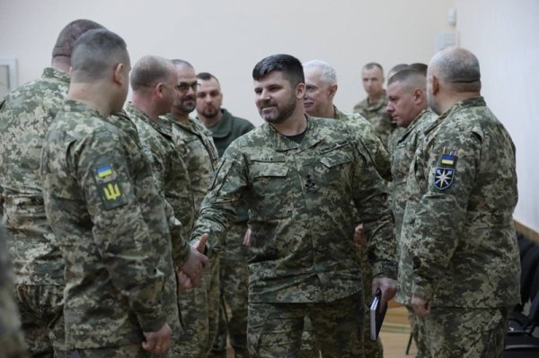 Армійські корпуси підсилюють досвідченими бойовими командирами, - Гнатов
Армійські корпуси підсилюють досвідченими бойовими командирами, - Гнатов