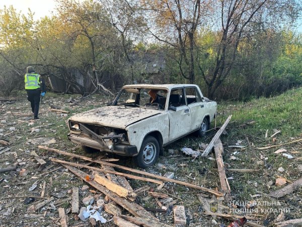 Уночі росіяни атакували прикордоння Сумщини, постраждала жінка
Уночі росіяни атакували прикордоння Сумщини, постраждала жінка