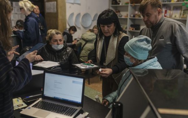 Допомога для переселенців у 2025 році: які виплати можуть отримати українці
Допомога для переселенців у 2025 році: які виплати можуть отримати українці