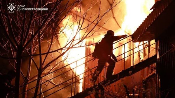 ГСЧС: Массированная атака россиян на Днепр унесла жизни трех человек ГСЧС: Массированная атака россиян на Днепр унесла жизни трех человек