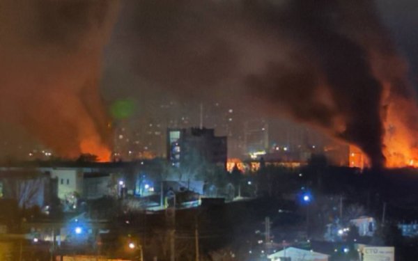 Росіяни обстріляли Одесу дронами, пошкоджено цивільні об'єкти
Росіяни обстріляли Одесу дронами, пошкоджено цивільні об'єкти