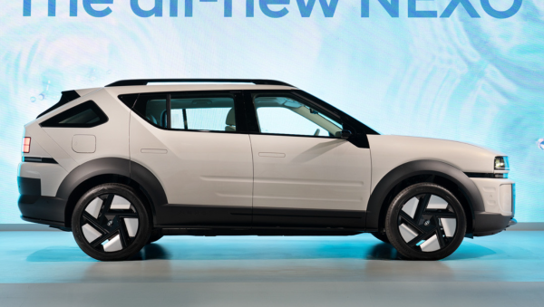 Hyundai презентував кросовер Nexo, що працює на водні
Hyundai презентував кросовер Nexo, що працює на водні