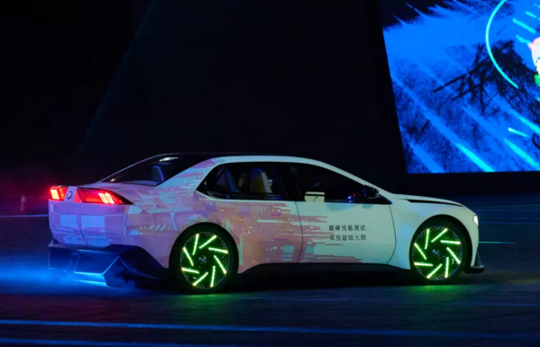 BMW показала спортивний електромобіль майбутнього: характеристики та дата виробництва
BMW показала спортивний електромобіль майбутнього: характеристики та дата виробництва