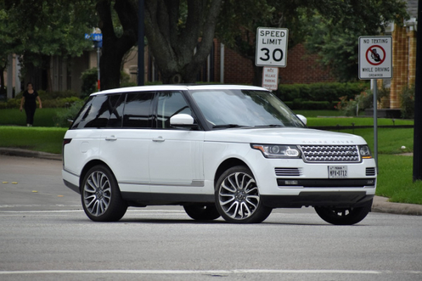 Jaguar Land Rover приостанавливает поставки авто в США
Jaguar Land Rover приостанавливает поставки авто в США