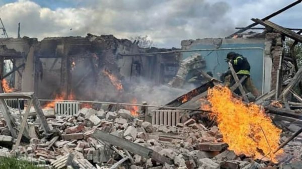 Россияне сбросили КАБы на Константиновку - трое гражданских погибли Россияне сбросили КАБы на Константиновку - трое гражданских погибли