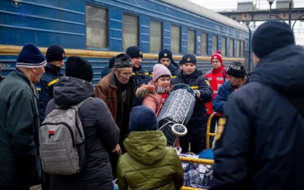 ОВА: із чотирьох громад Донеччини за тиждень примусово евакуйовали 66 дітей з родинами
ОВА: із чотирьох громад Донеччини за тиждень примусово евакуйовали 66 дітей з родинами