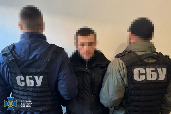 Правоохоронці одночасно затримали 9 агентів ФСБ, які готували теракти у центрі та на сході України
Правоохоронці одночасно затримали 9 агентів ФСБ, які готували теракти у центрі та на сході України