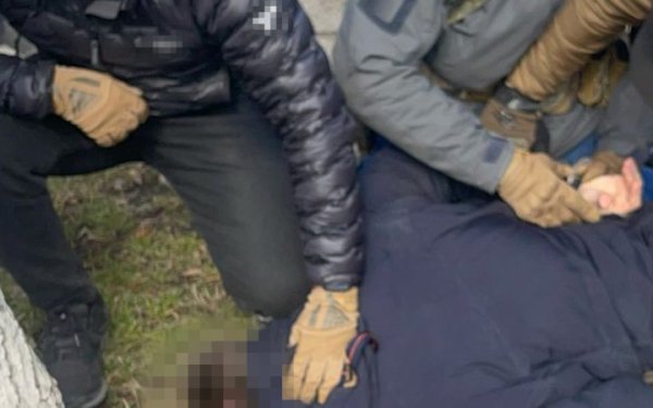 На Сумщині викрили заступника директора навчального закладу, який "зливав" ворогу локації ЗСУ
На Сумщині викрили заступника директора навчального закладу, який "зливав" ворогу локації ЗСУ