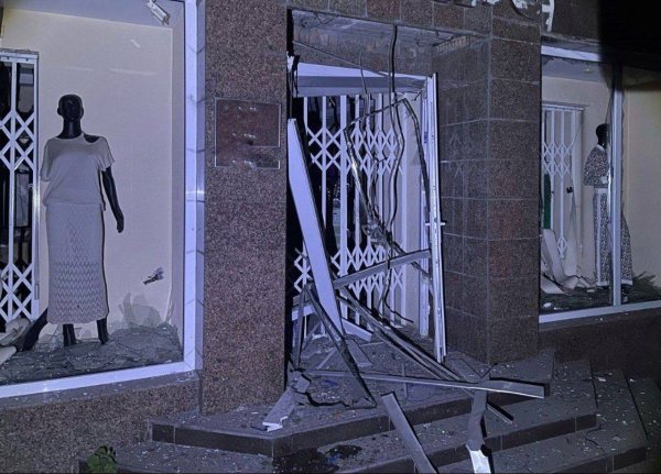 Дронова атака РФ: у Павлограді є жертва і постраждала, у Дніпрі пошкоджені будинки
Дронова атака РФ: у Павлограді є жертва і постраждала, у Дніпрі пошкоджені будинки