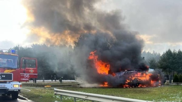 На Львовщине столкнулись микроавтобус и ГАЗель: вспыхнул пожар, 7 пострадавших На Львовщине столкнулись микроавтобус и ГАЗель: вспыхнул пожар, 7 пострадавших