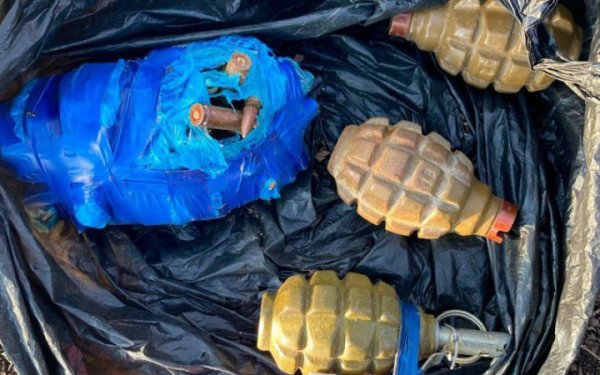 На Харківщині затримали чоловіка за спробу продажу вибухонебезпечних предметів
На Харківщині затримали чоловіка за спробу продажу вибухонебезпечних предметів