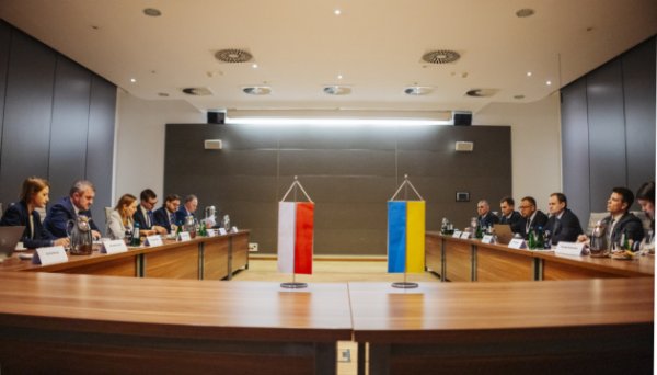 Україна та Польща працюватимуть над удосконаленням перевезень пасажирів і вантажів Україна та Польща працюватимуть над удосконаленням перевезень пасажирів і вантажів