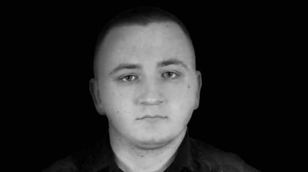 На Николаевщине мужчина, пытаясь убежать, бросил гранату в полицию: погиб 21-летний сержант На Николаевщине мужчина, пытаясь убежать, бросил гранату в полицию: погиб 21-летний сержант