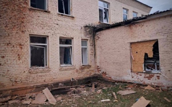 Росіяни обстріляли лікарню на Чернігівщині, постраждала медсестра
Росіяни обстріляли лікарню на Чернігівщині, постраждала медсестра