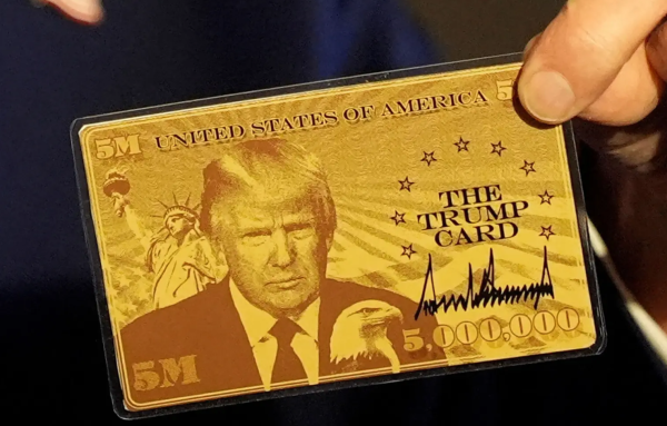 Трамп представил «золотую карту» за $5 миллионов, украшенную его изображением (фото)
Трамп представил «золотую карту» за $5 миллионов, украшенную его изображением (фото)