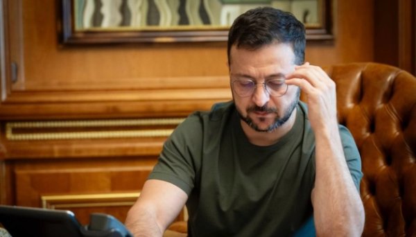 Зеленський підписав закон, що впорядковує ринок автотранспортних послуг до норм ЄС Зеленський підписав закон, що впорядковує ринок автотранспортних послуг до норм ЄС