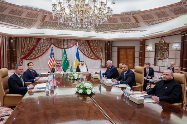 Чи є перемир'я? Що говорять про припинення вогню у Трампа, Зеленського та Путіна
Чи є перемир'я? Що говорять про припинення вогню у Трампа, Зеленського та Путіна
