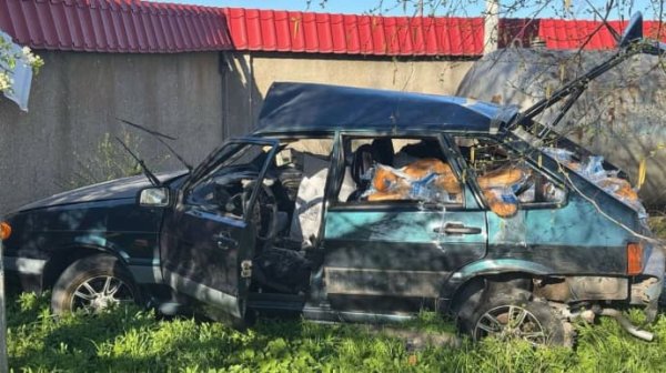В Херсоне оккупанты ранили женщину, в области – уничтожили авто с гуманитарным хлебом В Херсоне оккупанты ранили женщину, в области – уничтожили авто с гуманитарным хлебом
