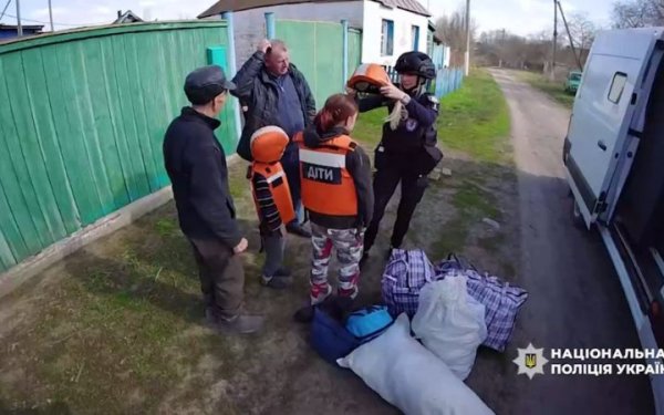 "Білі Янголи" врятували від російських обстрілів двох дітей на Сумщині
"Білі Янголи" врятували від російських обстрілів двох дітей на Сумщині