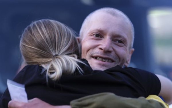 Прикордонники показали зворушливе відео зі звільненими з полону українцями
Прикордонники показали зворушливе відео зі звільненими з полону українцями
