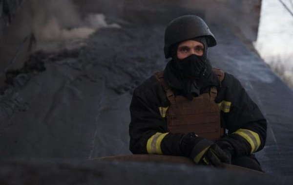 У ДСНС показали фото наслідків атаки РФ по Києву: ліквідація пожеж продовжується
У ДСНС показали фото наслідків атаки РФ по Києву: ліквідація пожеж продовжується