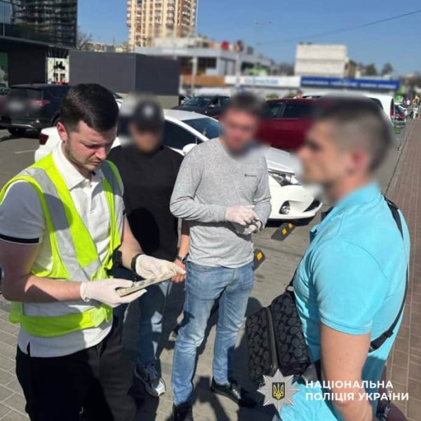 Столичный чиновник за $15 тысяч "не заметил" на арендованной земле здание, парковку и футбольное поле Столичный чиновник за $15 тысяч "не заметил" на арендованной земле здание, парковку и футбольное поле