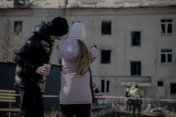 "Мамо, ми вже далеко від війни?" Як допомогти дітям, чиї життя зламала Росія
"Мамо, ми вже далеко від війни?" Як допомогти дітям, чиї життя зламала Росія