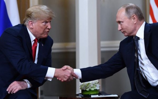 "Якщо Трамп хороший, значить Трамп хороший". Як у РФ пояснюють несподівану дружбу з США
"Якщо Трамп хороший, значить Трамп хороший". Як у РФ пояснюють несподівану дружбу з США