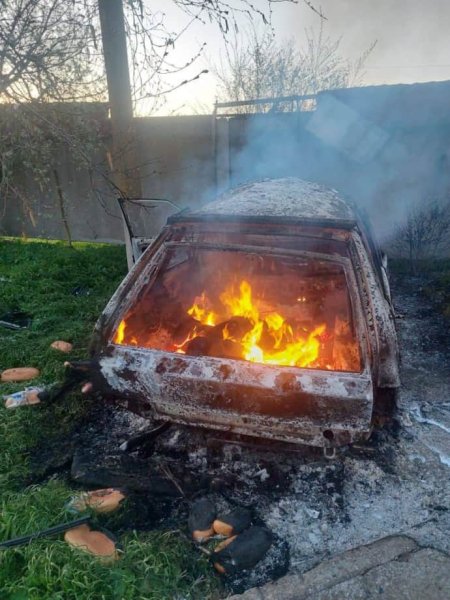 В Херсоне оккупанты ранили женщину, в области – уничтожили авто с гуманитарным хлебом В Херсоне оккупанты ранили женщину, в области – уничтожили авто с гуманитарным хлебом