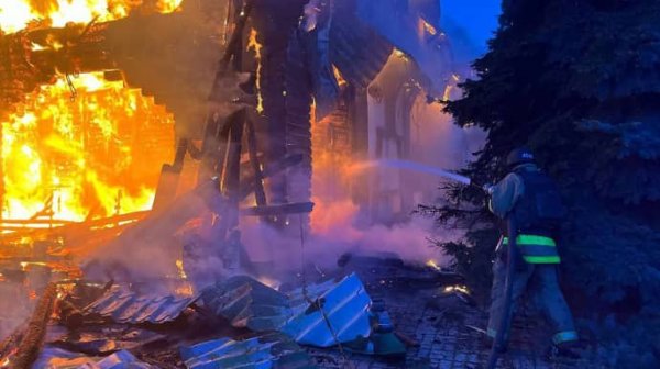 Россияне били по Днепропетровщине: погиб мужчина, повреждено предприятие и горел ресторан Россияне били по Днепропетровщине: погиб мужчина, повреждено предприятие и горел ресторан