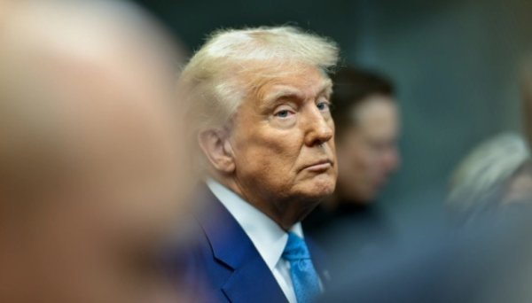 Трамп анонсував нові мита на імпортні чипи Трамп анонсував нові мита на імпортні чипи
