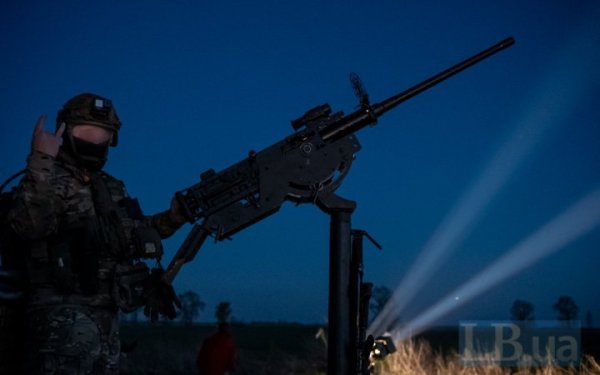 Росіяни атакували Київ "шахедами", є постраждала
Росіяни атакували Київ "шахедами", є постраждала