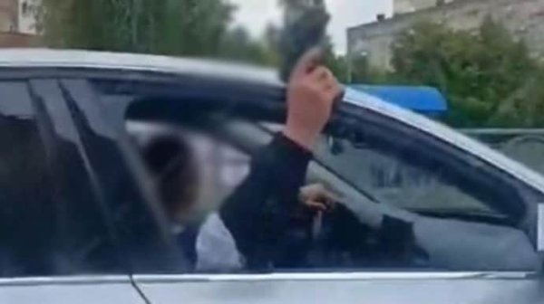 В Киеве мужчины во время езды на авто открыли огонь из пистолета В Киеве мужчины во время езды на авто открыли огонь из пистолета