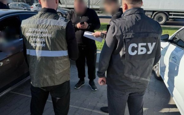 На Львівщині викрили схему з контрабанди авто під виглядом “гуманітарки”
На Львівщині викрили схему з контрабанди авто під виглядом “гуманітарки”