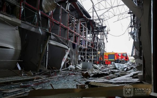 Росіяни вдарили по ринку "Барабашово" в Харкові: влада показала наслідки
Росіяни вдарили по ринку "Барабашово" в Харкові: влада показала наслідки