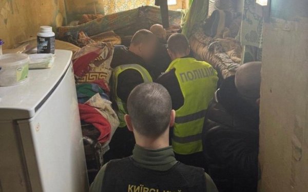 У Києві судитимуть чоловіка, який із СІЗО продавав неіснуючі дрова
У Києві судитимуть чоловіка, який із СІЗО продавав неіснуючі дрова