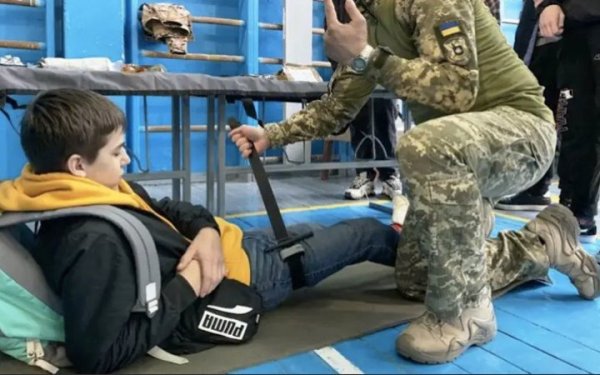 Курс "Захист України" у школах викладатимуть ветерани
Курс "Захист України" у школах викладатимуть ветерани